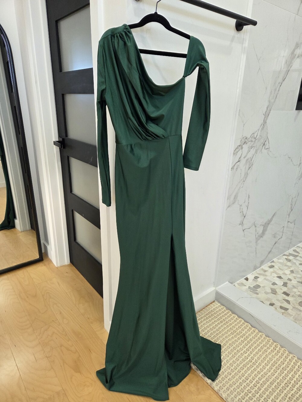 Elegant Emerald Green One-Shoulder Evening Gown